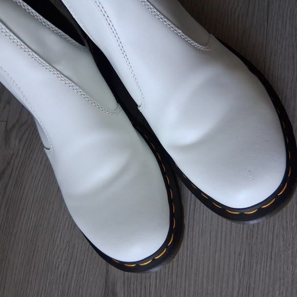 Dr. Martens 2976 Yellow Stitch Smooth Leather Chelsea Boots In White - Picture 5 of 13